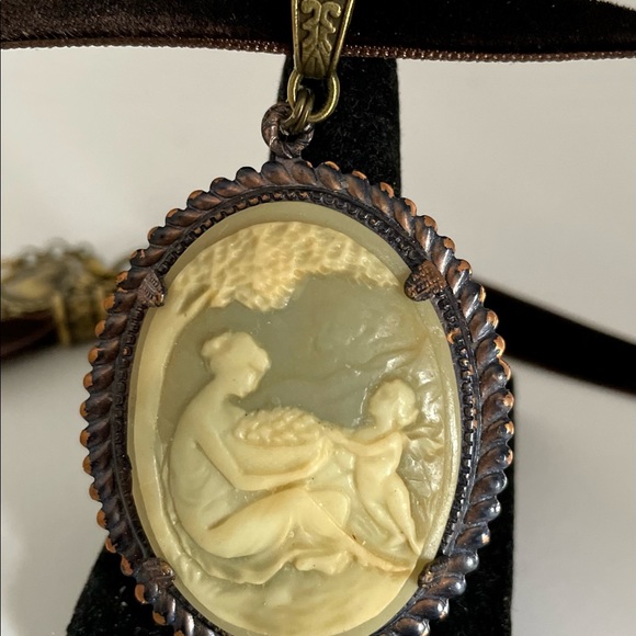 Vintage Cameo Set in Ox Purple Brass Choker Necklace - Picture 2 of 15